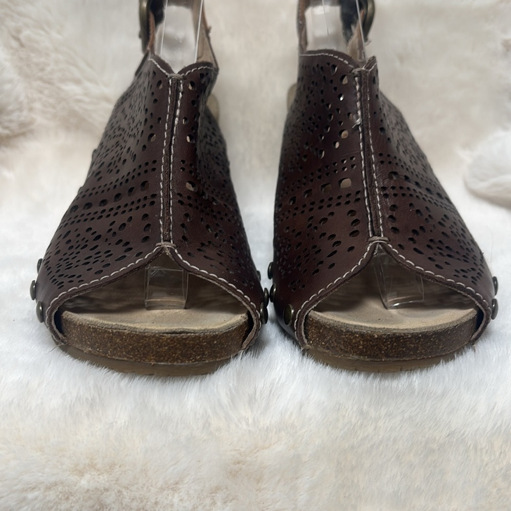 Pikolinos leather Brown Wedge Sandal - Picture 4 of 11